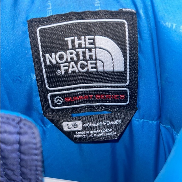 The North Face Women’s Navy and Turquoise Puffer Jacket - Picture 5 of 13